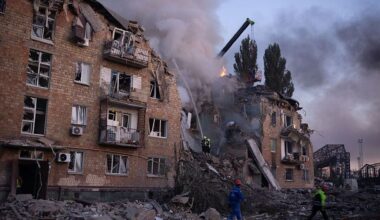 La revue de presse : à Kiev, la Russie cible les civils et l’Union Européenne