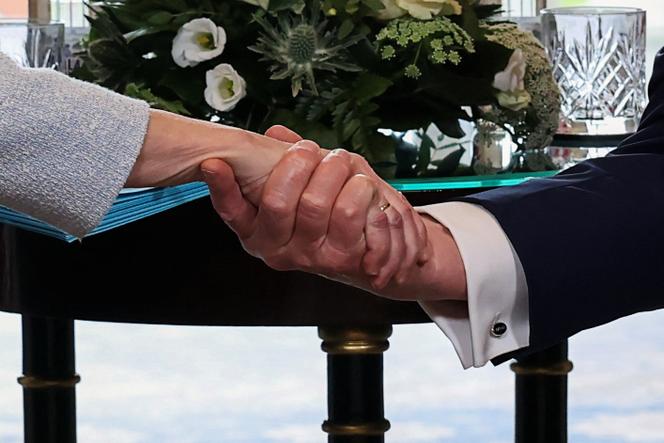 La présidente de la Commission européenne, Ursula von der Leyen, et le président des Etats-Unis, Donald Trump, à Turnberry (Ecosse), le 27 juillet 2025.