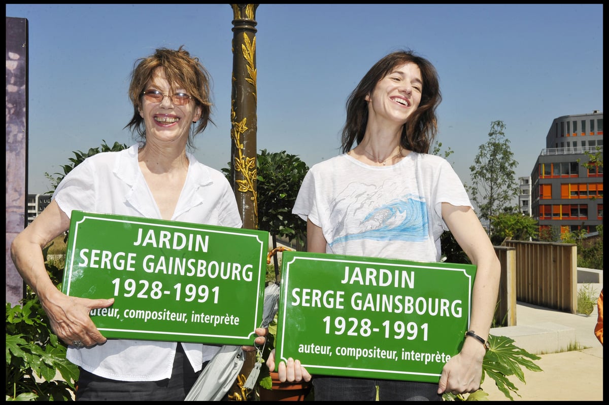 Mort de Jane Birkin : "elle restait comme ça des heures", Charlotte Gainsbourg troublée par ses dernières vacances