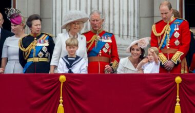La famille royale britannique ? “Un soap opera”, c’est une star internationale intime d’Elizabeth II et Charles III qui l’affirme !