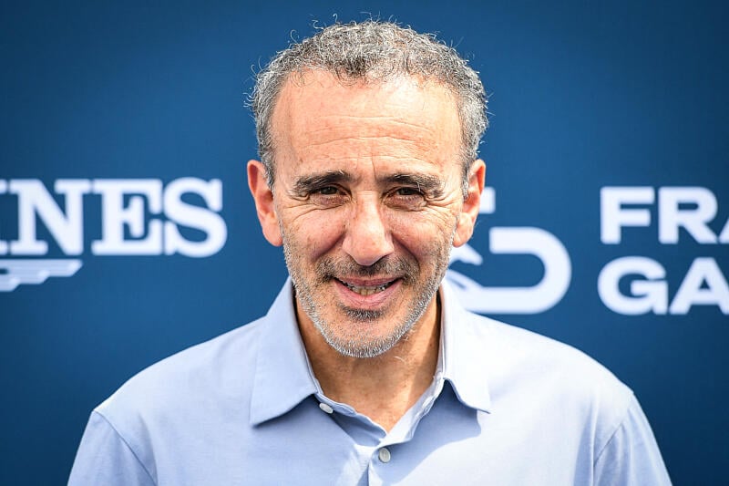 « Un petit monsieur est né » : Elie Semoun, 61 ans, heureux papa d’un deuxième garçon