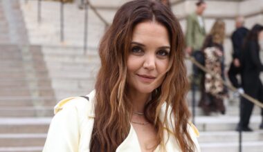 Katie Holmes en virée shopping solo à New York : ce détail teenage de son look (très très) casual