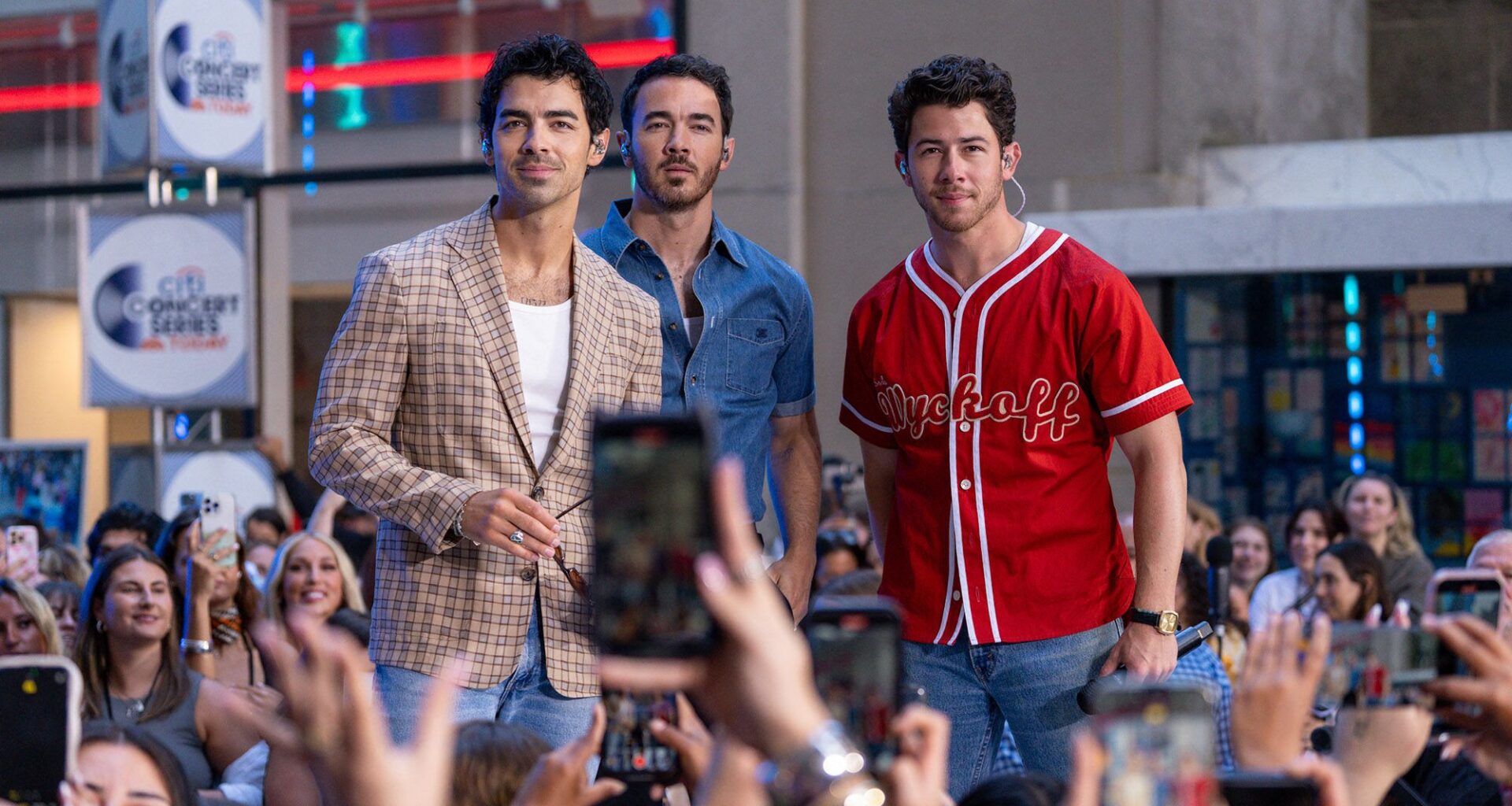 L’étonnante surprise des Jonas Brothers pour leurs fans, en plein centre de New York