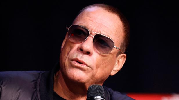 GALA VIDEO - Jean-Claude Van Damme, 64 ans, opéré à Montpellier : ce que l’on sait de son hospitalisation secrète