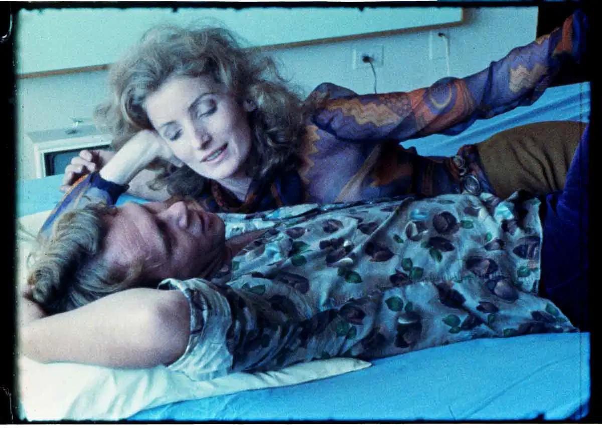 « Blue Movie » a été réalisé, écrit et produit par Andy Warhol.