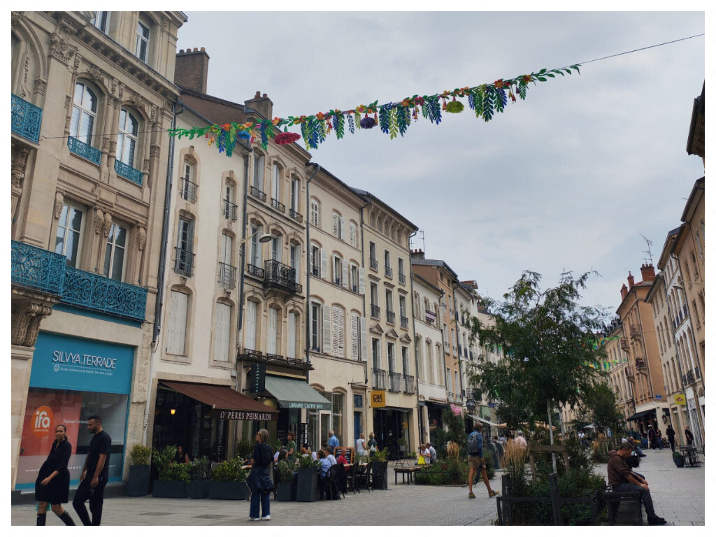 Ciel coloré au centre-ville de Nancy : les passants globalement mitigés