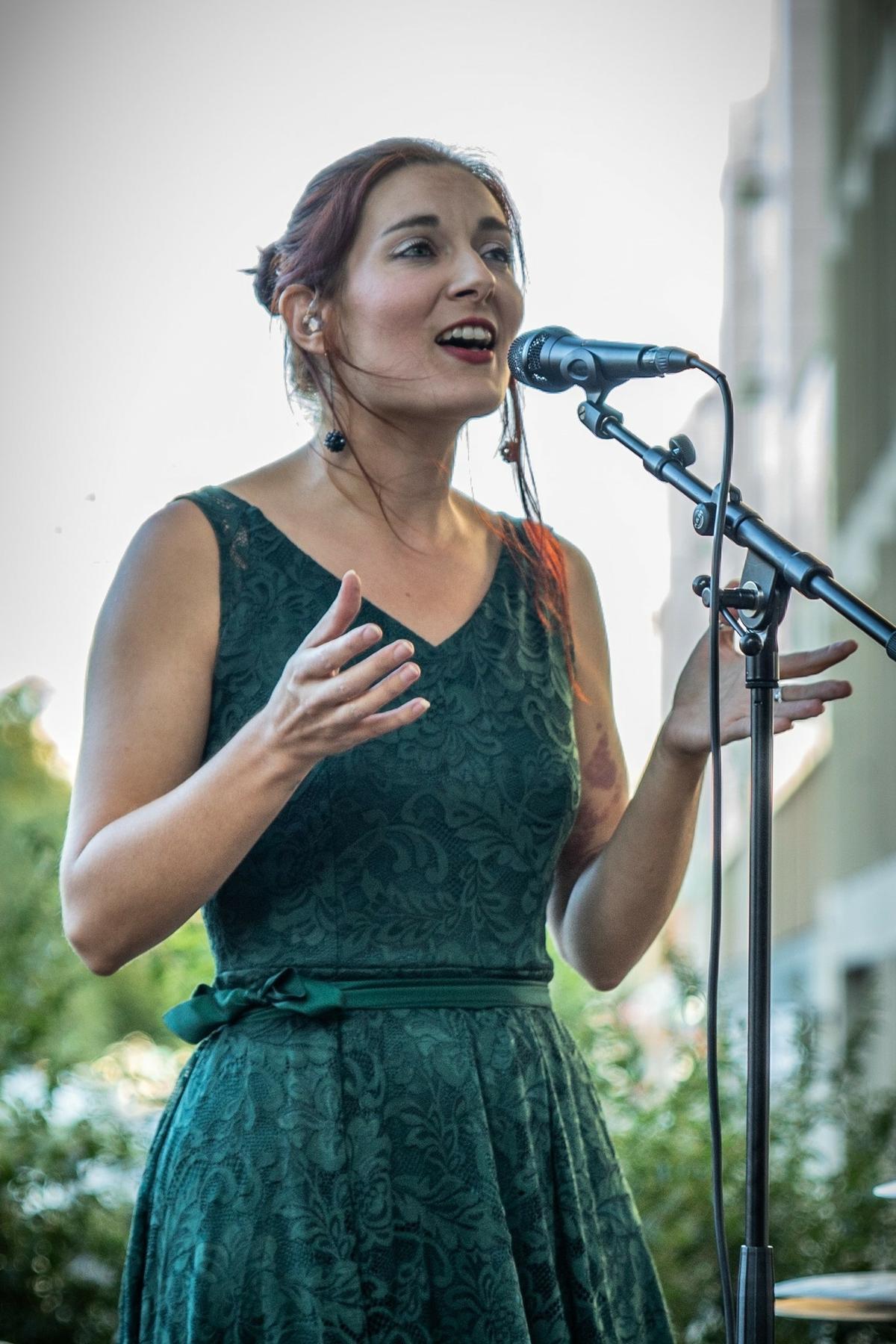 Natacha Roscio, chanteuse du groupe Blue Mojito.