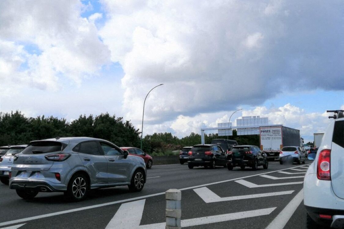 un bouchon se forme à l'heure des grands départs