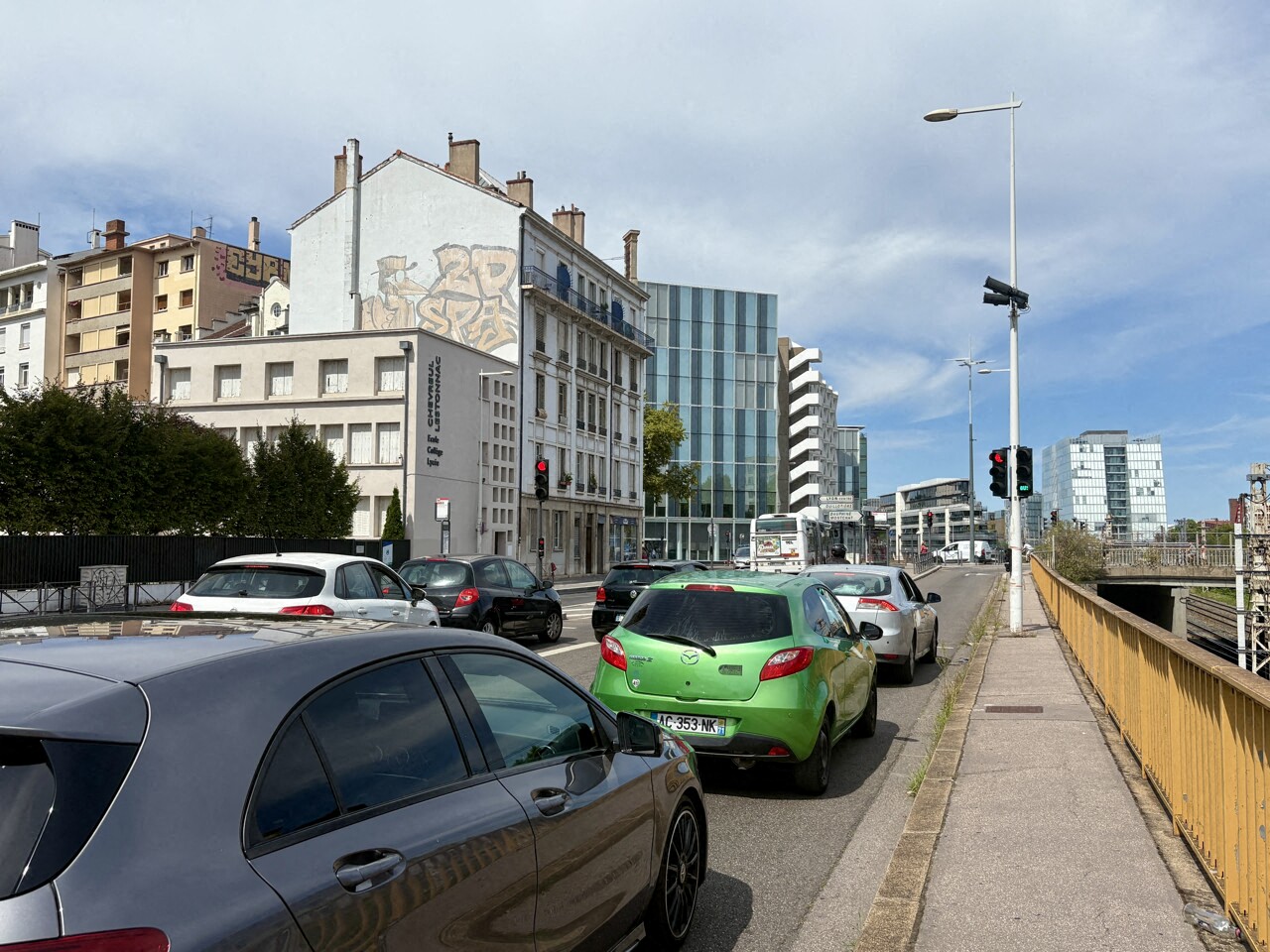 Lyon. Un feu tricolore inutile sur ce boulevard très emprunté sème la pagaille