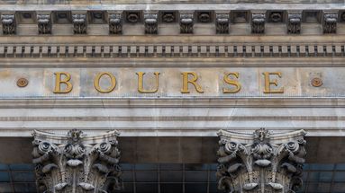 L'avenir du gouvernement Bayrou incertain, la Bourse de Paris ouvre en nette baisse