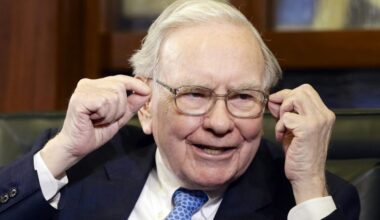 Berkshire hathaway : Pourquoi la société de Warren Buffett sous-performe comme (presque) jamais Wall Street, et pourquoi ce n'est peut-être pas si grave