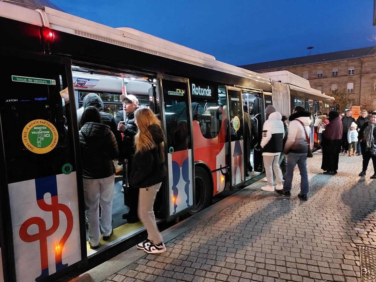 Strasbourg. La CTS travaille à déployer le paiement en CB directement dans les bus et les trams