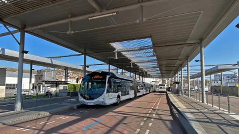Bus Teor à la station Mont-Riboudet à Rouen (Seine-Maritime)