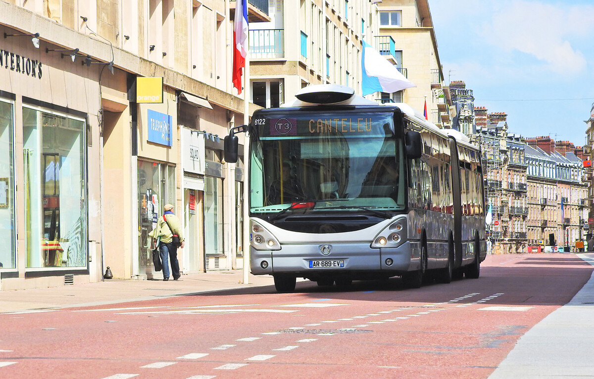 À Rouen, il terrorise les passagers du bus avec son arme « artisanale »