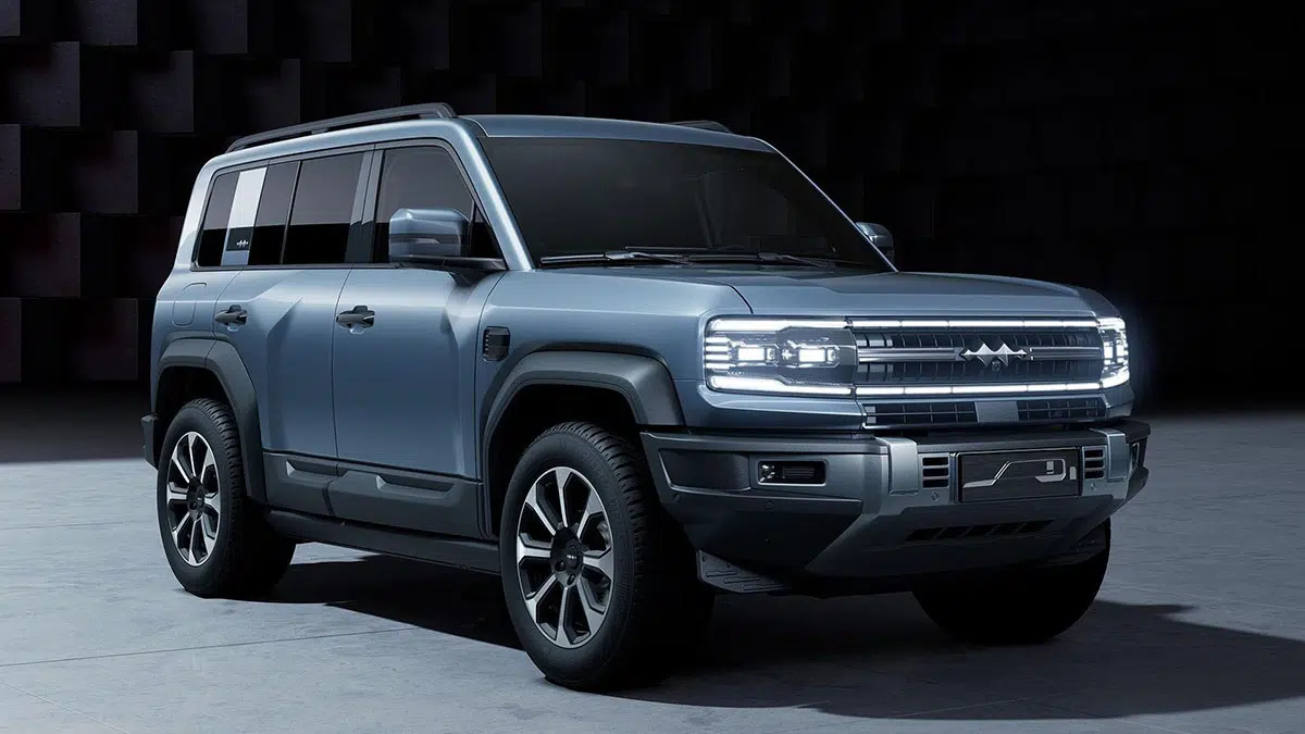 Face avant du Denza B5 hybride rechargeable avec calandre noire et feux LED