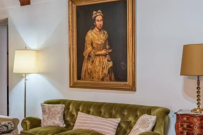 Une photo publiée en ligne par l’agence immobilière Robles Casas & Campos montrant le tableau « Portrait d’une dame » du maître italien Fra Galgario.