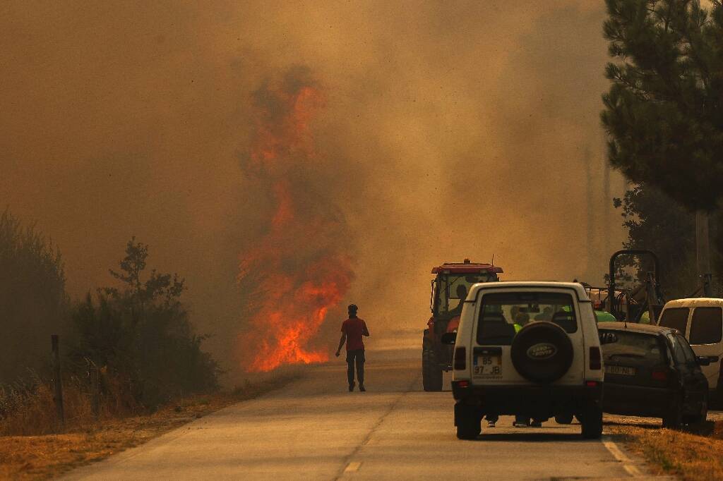 Incendies en Europe: un premier mort au Portugal, alerte maximale en Espagne
