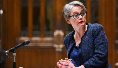 Le gouvernement britannique promet d'accélérer les recours des demandeurs d'asile en pleines manifestations anti-immigration