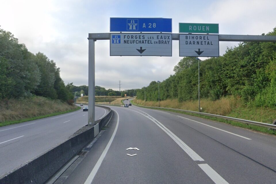 La bretelle d'accès à l'A28 pour aller en direction d'Abbeville (voie de gauche) est fermée.