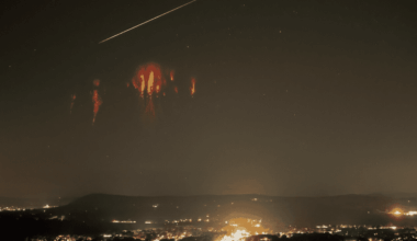 "C'était magnifique ! " Ce photographe immortalise des farfadets ou sylphes rouges avec une étoile filante à 500 kilomètres de distance