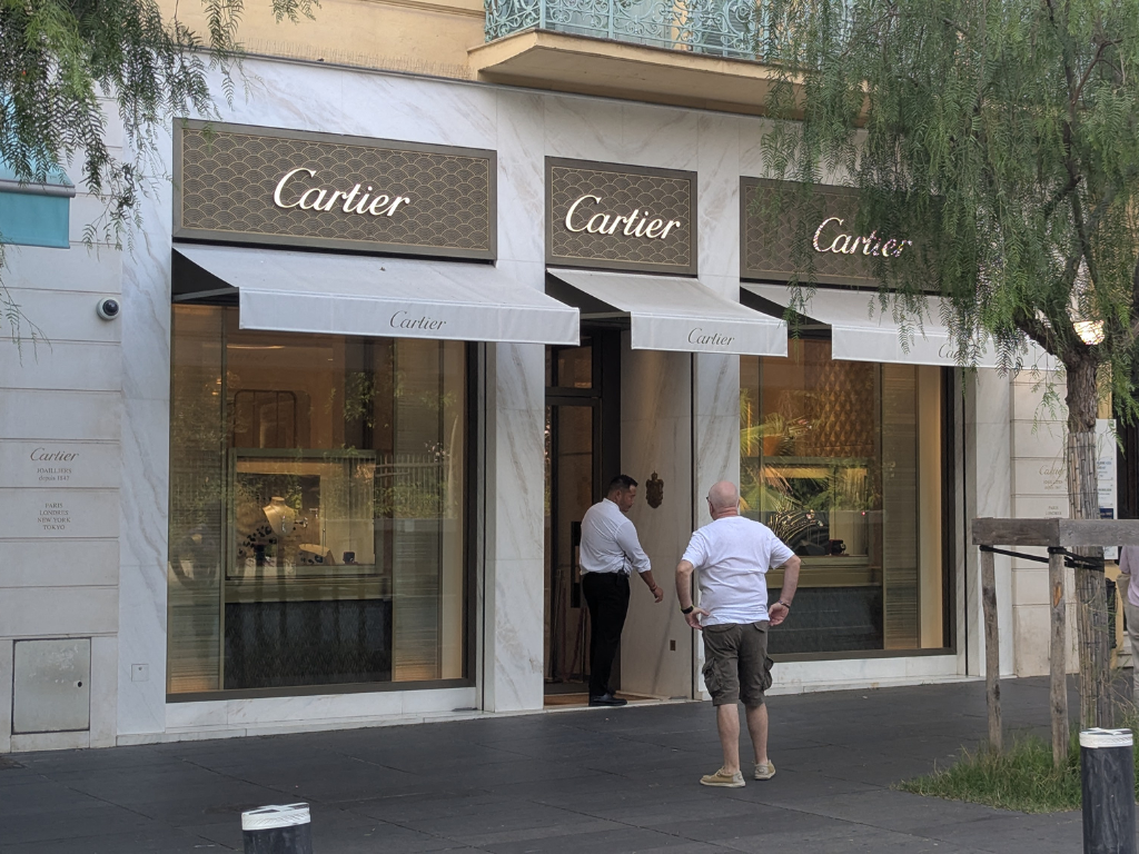 Nice. Une manifestation prévue devant ce magasin de luxe, voici pourquoi