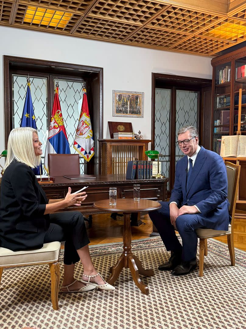 Jane Witherspoon, journaliste à Euronews, s'entretient avec le président serbe Aleksandar Vučić à Belgrade, le 25 août 2025