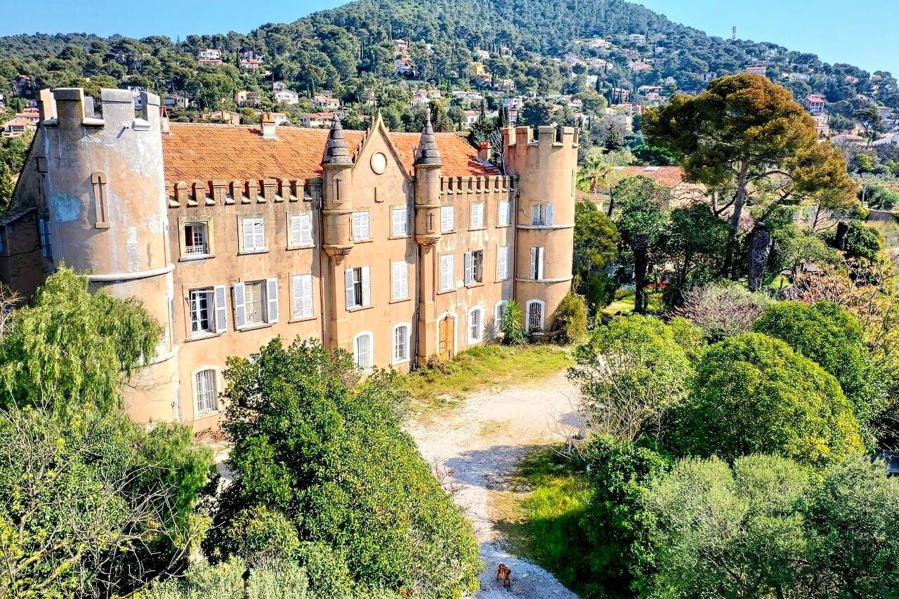 La nouvelle vie du château Richet à Carqueiranne, racheté en 2003 grâce à une annonce sur internet