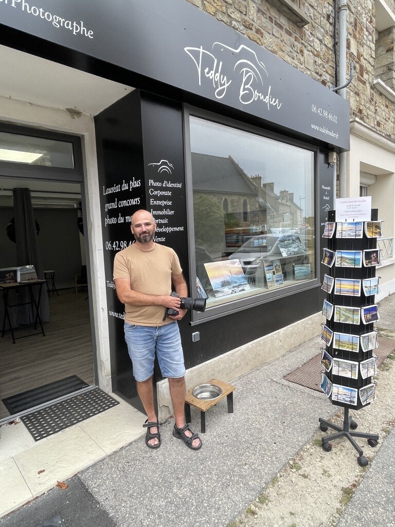 Photographe reconnu, Teddy ouvre un magasin-studio dans le Cotentin