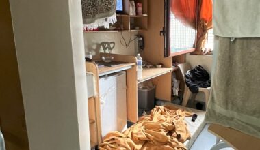 comment la prison de la Santé à Paris gère-t-elle les vagues de fortes chaleurs ?