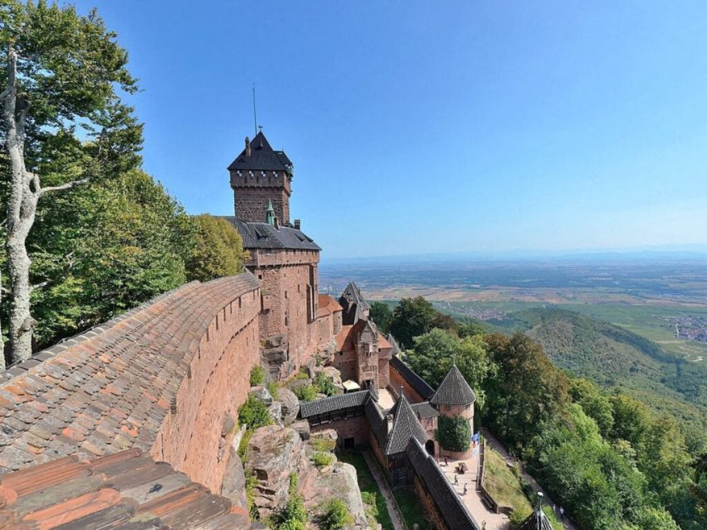dormir dans ce magnifique château en Alsace ? Voici ce que propose cette offre d'emploi