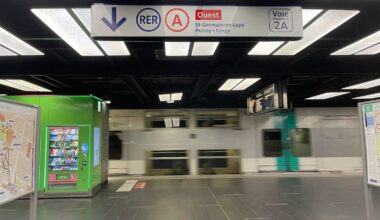 une femme accouche sur les quais du RER A