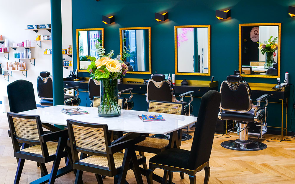 Photo de l'intérieur du salon de coiffure "Chez l'Père Masson".