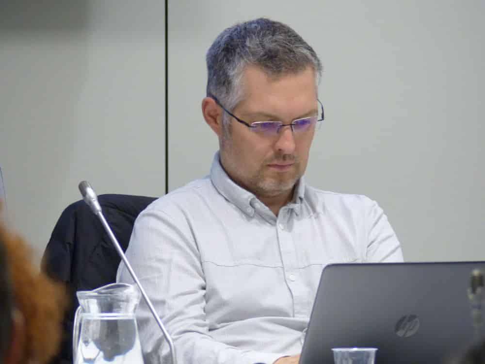 Claude Coutaz, avocat grenobloise spécialisé dans le droit des étrangers. © Manon Heckmann - Place Gre'net