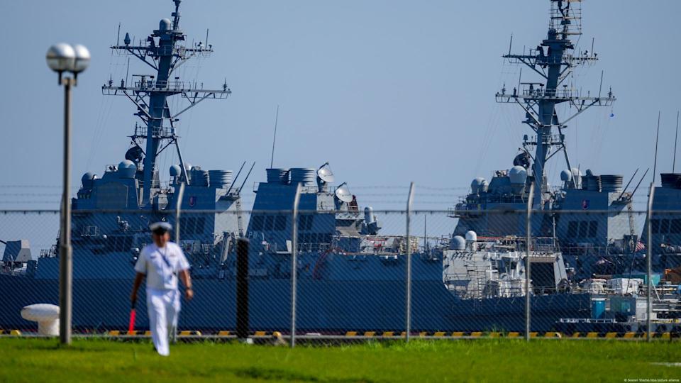 De nombreux navires de guerre sont stationnés dans le Pacifique au large des côtes japonaises - les Etats-Unis et d'autres pays soutiennent le Japon<span class="copyright">Soeren Stache/dpa/picture alliance</span>