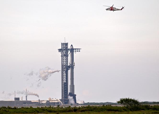 Sur le site de lancement de la sa mégafusée Starship de SpaceX, à Starbase, au Texas, le 24 août 2025.