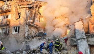 au moins trois morts et 12 blessés dans des frappes aériennes nocturnes sur Kiev