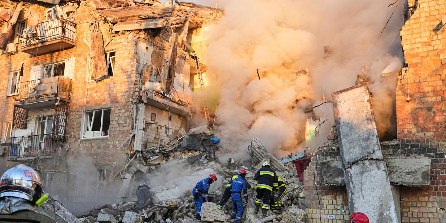 au moins trois morts et 12 blessés dans des frappes aériennes nocturnes sur Kiev
