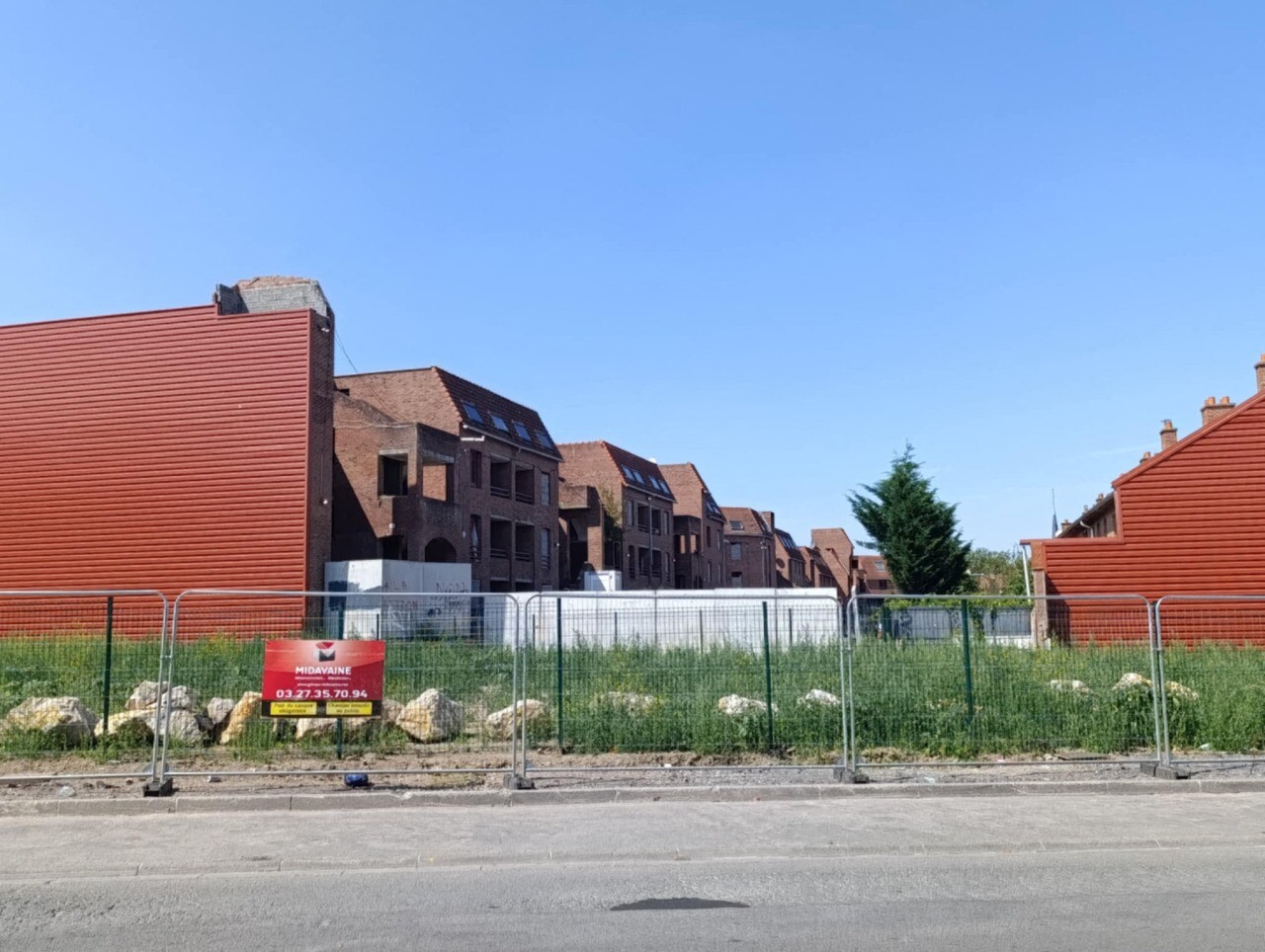 le mur est tombé, les travaux continuent