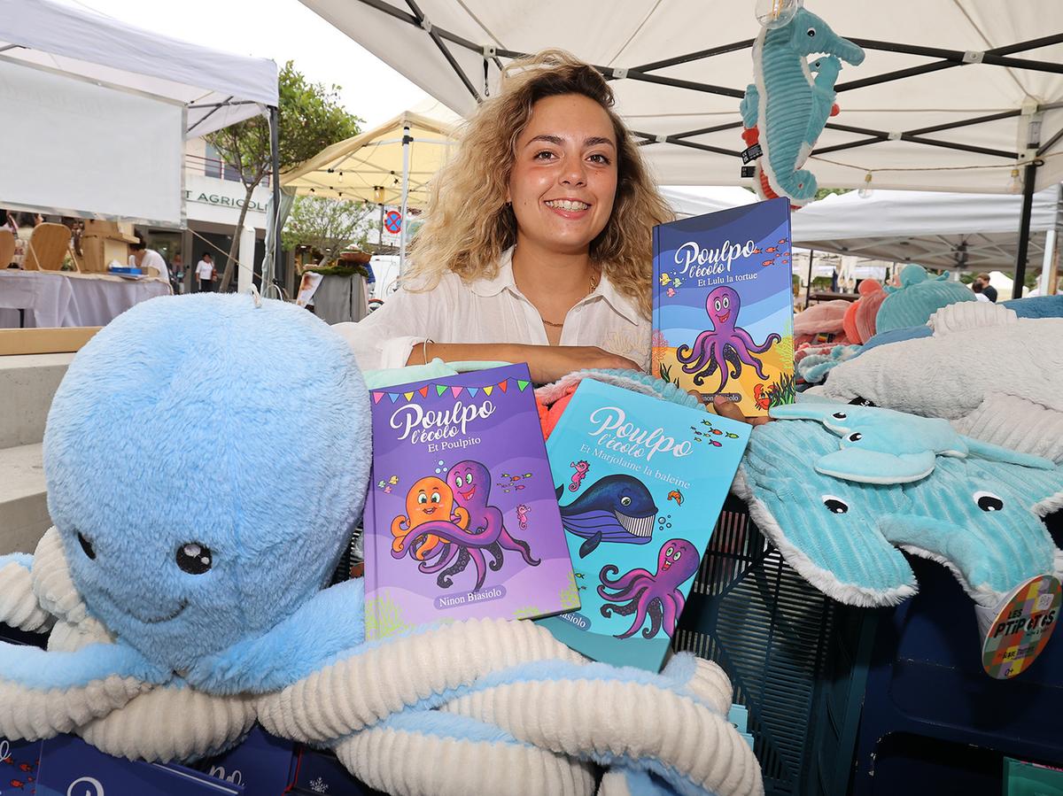 Ninon Biasolo, présente sur les marchés, donne vie à « Poulpo l’écolo » et d’autres personnages dans ses livres pour enfants