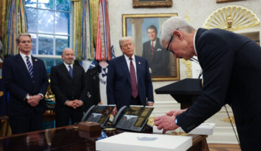 Cadeau en or "24 carats" et composants d'iPhone Made In Kentucky : Tim Cook et Apple font la cour à Trump à la Maison Blanche - 07/08/2025 à 14:01