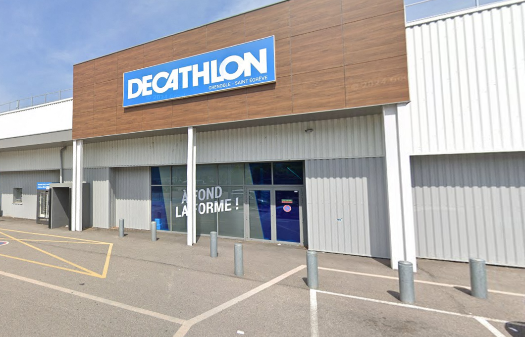 Isère. Trois magasins Decathlon dans le viseur pour "commerce illégal", une plainte déposée