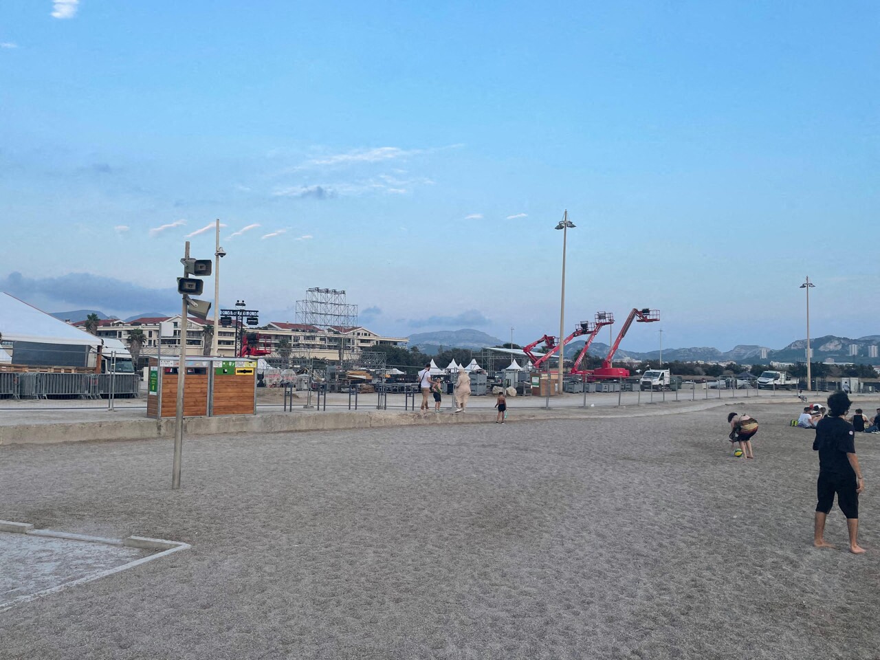 la plage « privatisée », l’événement suscite colère et inquiétudes écologiques