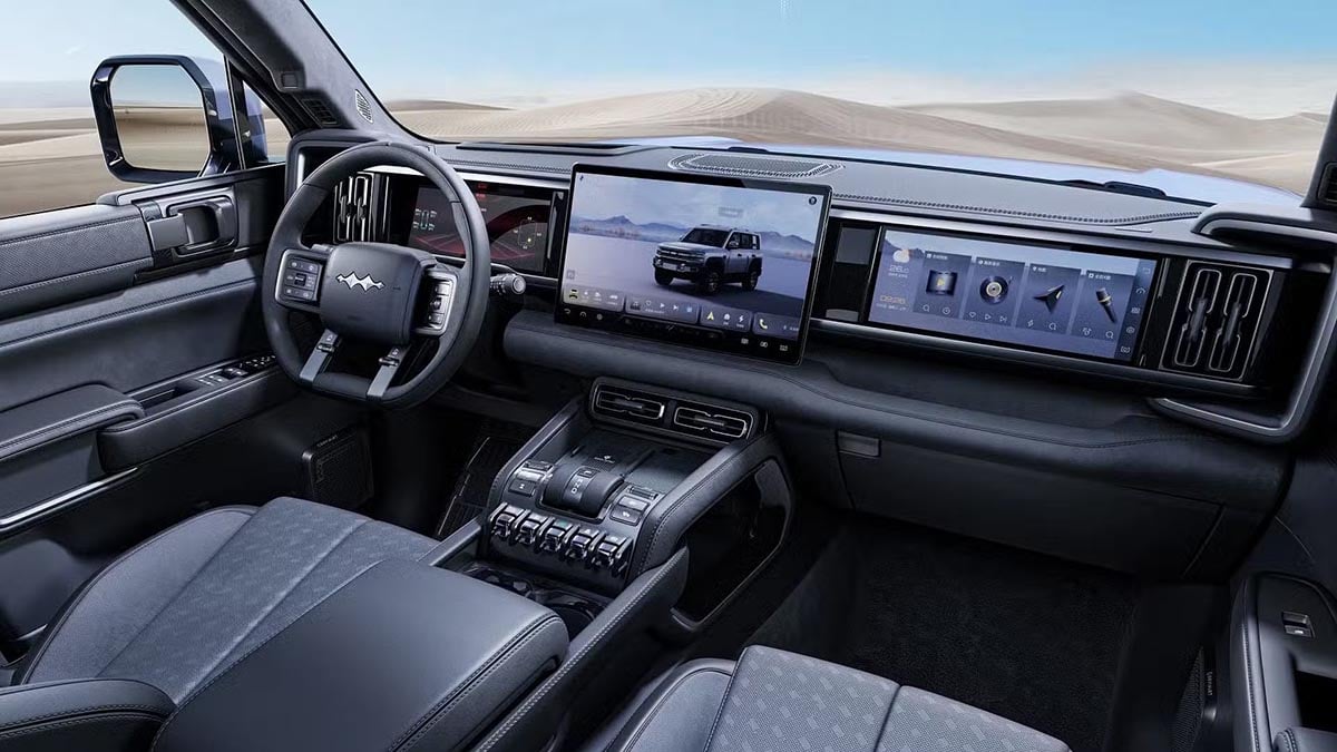 Tableau de bord du Denza B5 avec double écran numérique et finitions haut de gamme