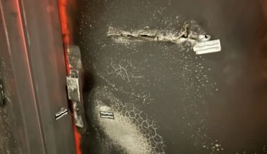 la porte d'un appartement de Château-Gombert incendiée dans la nuit