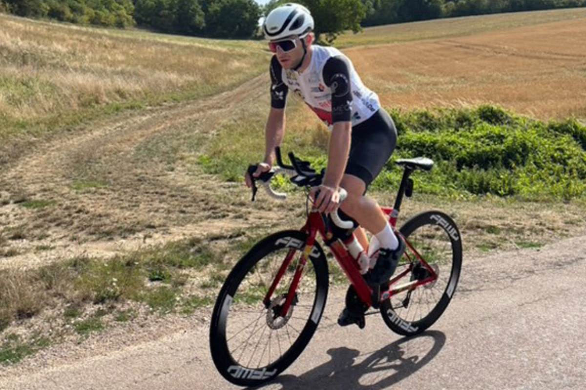 un Lyonnais parcourt 1 100 km à vélo en seulement trois jours pour la bonne cause