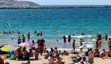 la tendance du seins-nus revient en force sur les plages