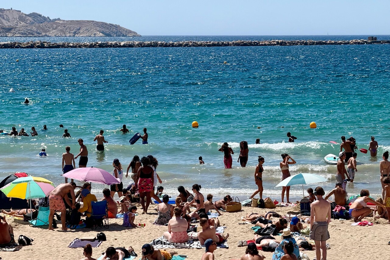 la tendance du seins-nus revient en force sur les plages