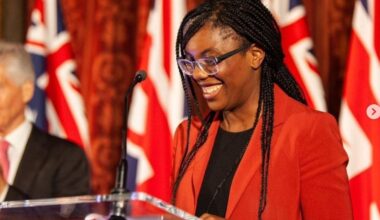 Kemi Badenoch rompt symboliquement avec le Nigeria