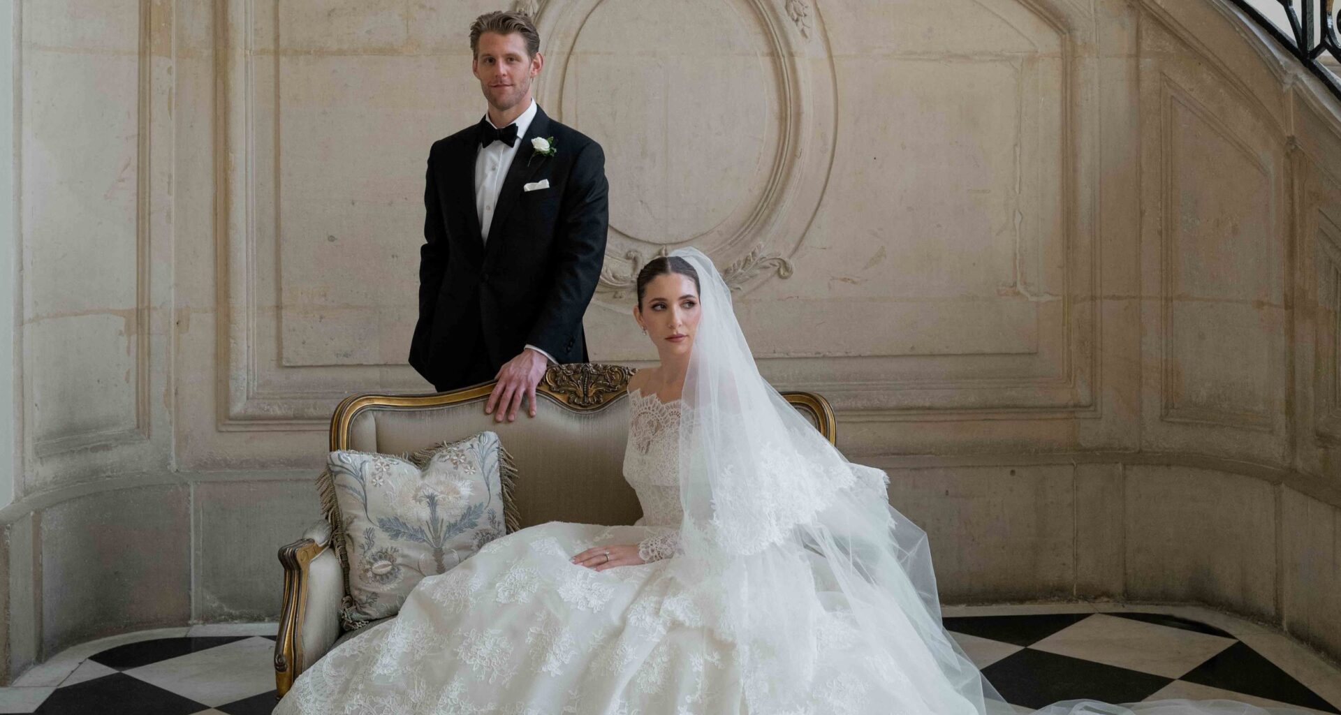 Pour son mariage au musée Rodin à Paris, cette mariée portait une robe Elie Saab et un voile cathédrale