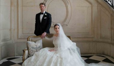 Pour son mariage au musée Rodin à Paris, cette mariée portait une robe Elie Saab et un voile cathédrale